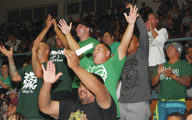 1672875_web1_1-fans-pahoa-DII-2.jpg