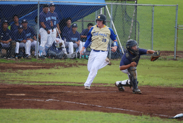 1743215_web1_Waiakea_vs_Hilo_Baseball_3.jpg