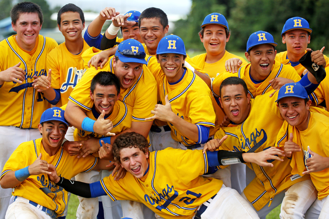 1743974_web1_Hilo_High_Baseball_Celebrates_Win_2a.jpg