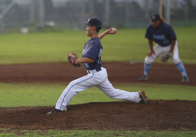 1772454_web1_Waiakea_vs_Hilo_Baseball_7.jpg