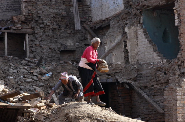 1793230_web1_Nepal-Earthquake_Roge.jpg