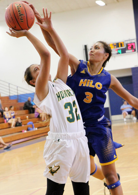 2636659_web1_hilo-vs-hono-b-ball03--1-.jpg