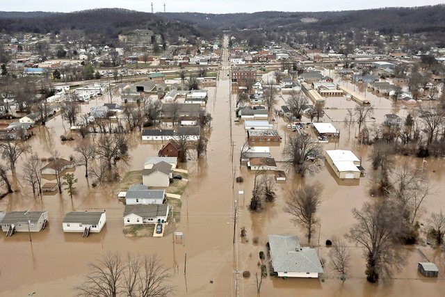 2703263_web1_Midwest-Flooding_Chri.jpg