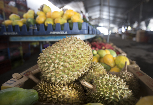 2780198_web1_Durian_at_Farmers_Market_1.jpg
