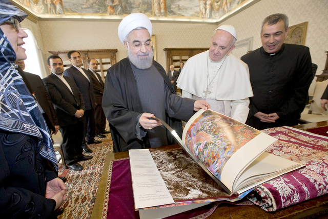 2864655_web1_Vatican-Pope-Iran_Chri.jpg