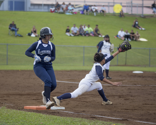 3197003_web1_Waiakea_vs_Kamehameha_Softball_6.jpg