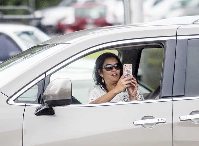 3461789_web1_Using_Cellphone_While_Driving.jpg