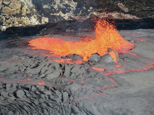 4156252_web1_Hawaii-Volcano-Lava_Chri-copy.jpg