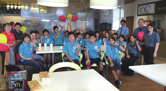 4174257_web1_Okinawa-students-McDonald-s.jpg