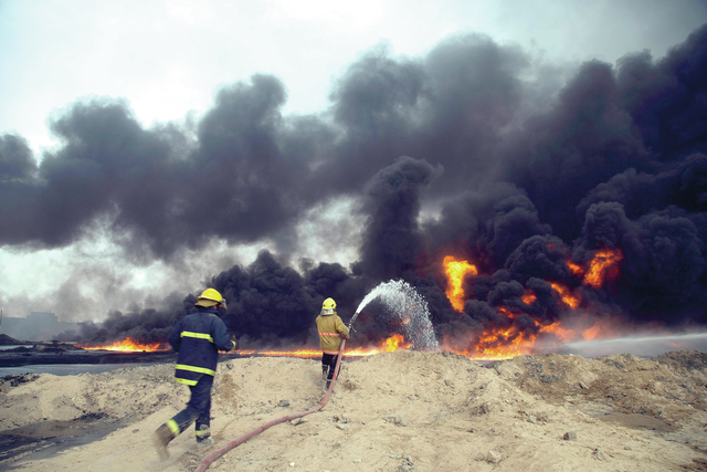 4219602_web1_Iraq-Oil-Fires_Chri.jpg