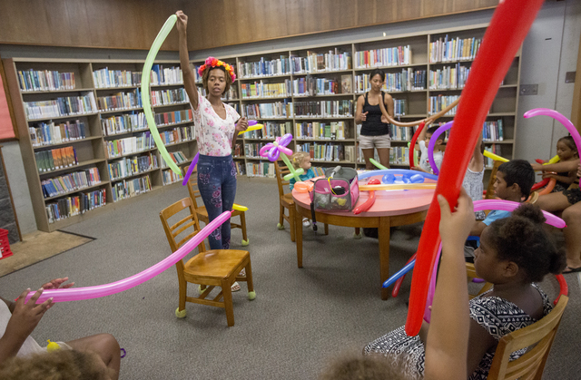 4327275_web1_Balloon_Twisting_at_the_Library_3.jpg