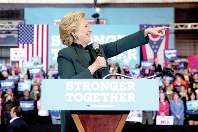 4369498_web1_Campaign-2016-Clinton_Chri.jpg