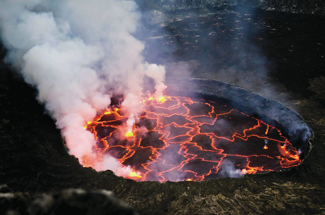 4559109_web1_VNP-Nyiragongo-Volcano-9_low.jpg