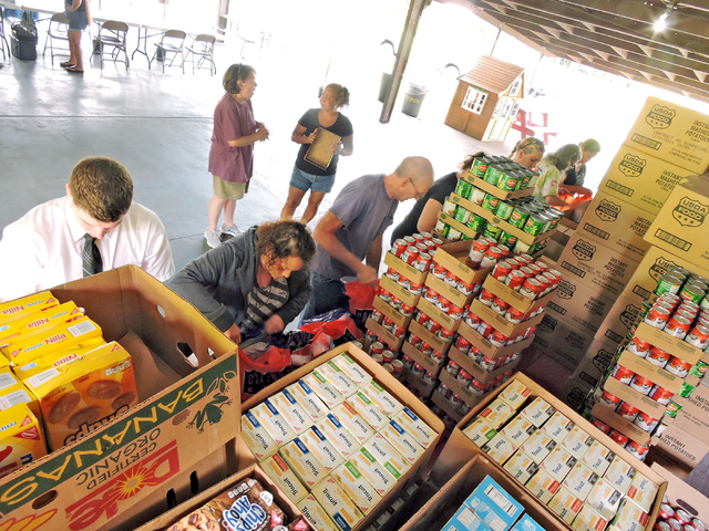 4825401_web1_Volunteers-pack-bags-of-food-Wednesday-in-Nanawale-Subdivision-for-distribution-to-people-in-need-regionally-DSCN1963t.jpg