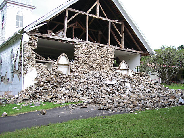 5078130_web1_Kapaau-Church-Damage.jpg