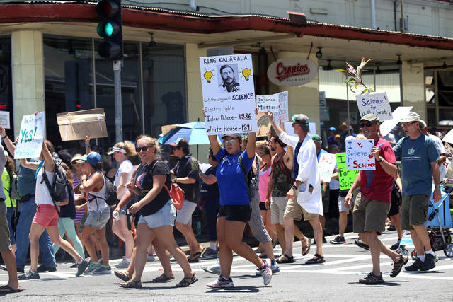 5249489_web1_ia_MarchForScience_kalakaua.jpg