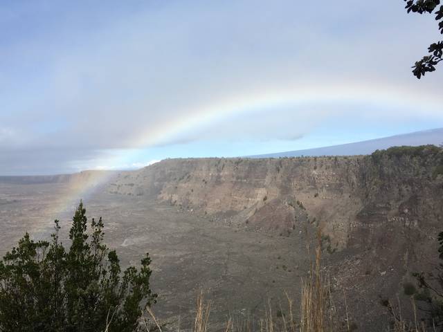 5621573_web1_Rainbow-at-caldera-7.9.17201771013334884.jpg