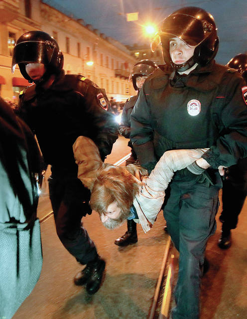 6046479_web1_Russia-Protests.jpg
