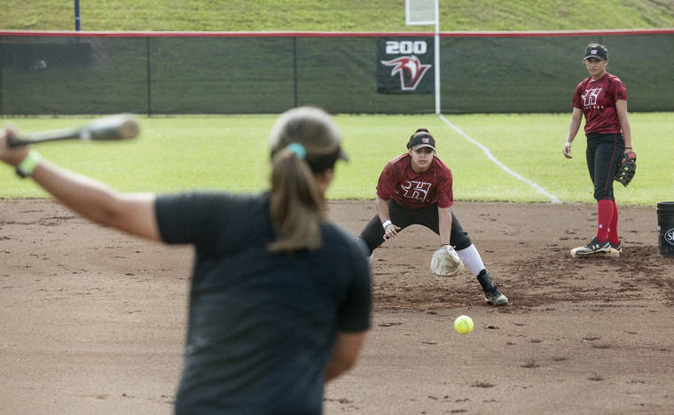 Tough Call Uhh Softball Seniors Come To Different Decisions About Extra Year Hawaii Tribune Herald