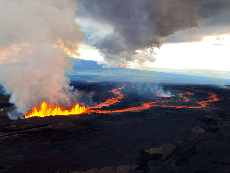 Volcano Watch: Mauna Loa reawakens