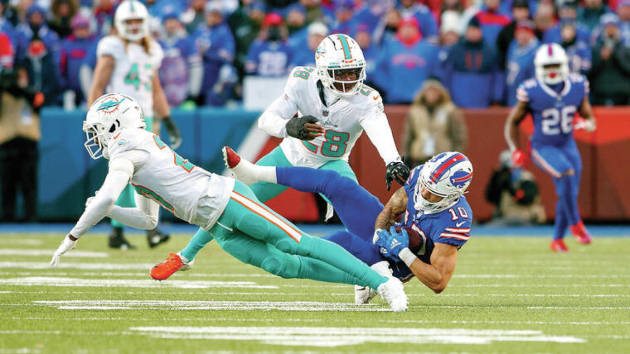 Bills hang on for 34-31 wild-card win over Dolphins - Hawaii Tribune-Herald