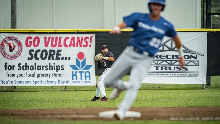 UHH softball sweeps Chaminade; baseball splits
